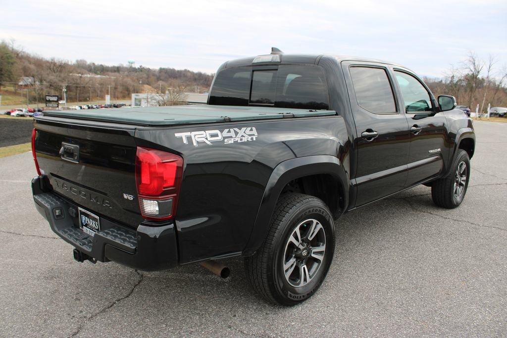 Used 2019 Toyota Tacoma TRD Sport image 9