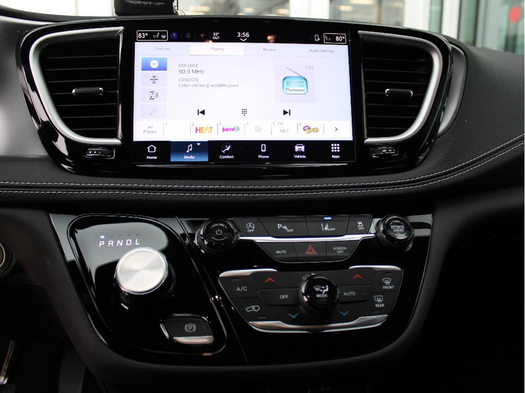 New 2026 Chrysler Pacifica Select AWD/4WD image 19