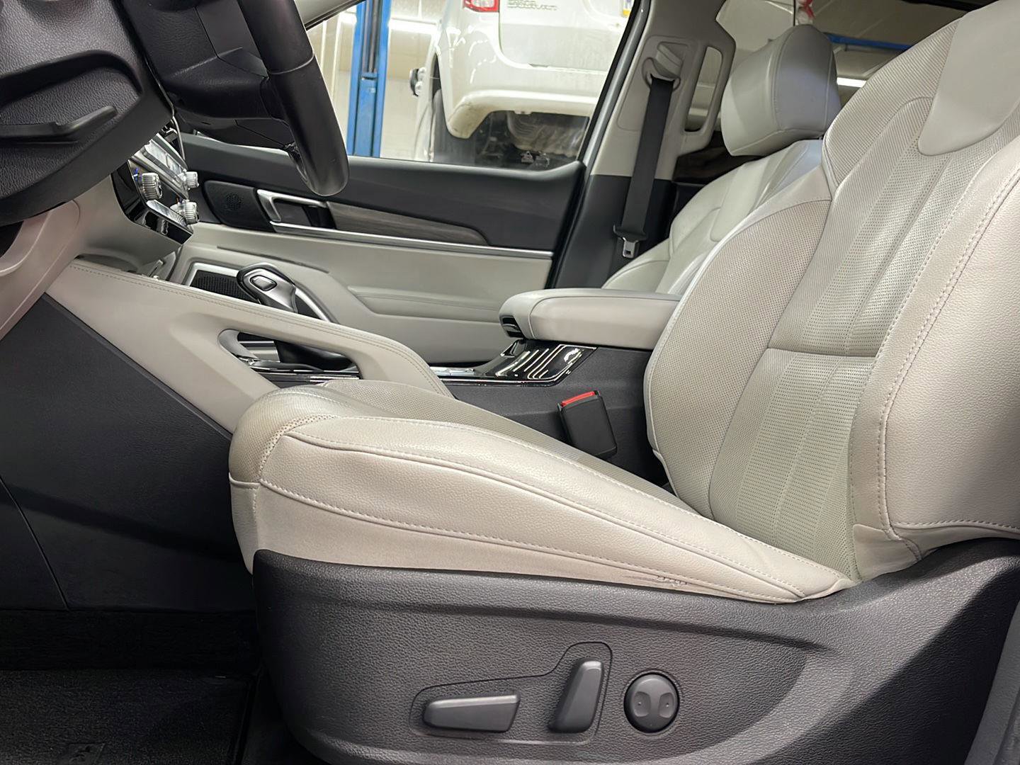 Used 2022 Kia Telluride EX w/ EX Premium Package image 11