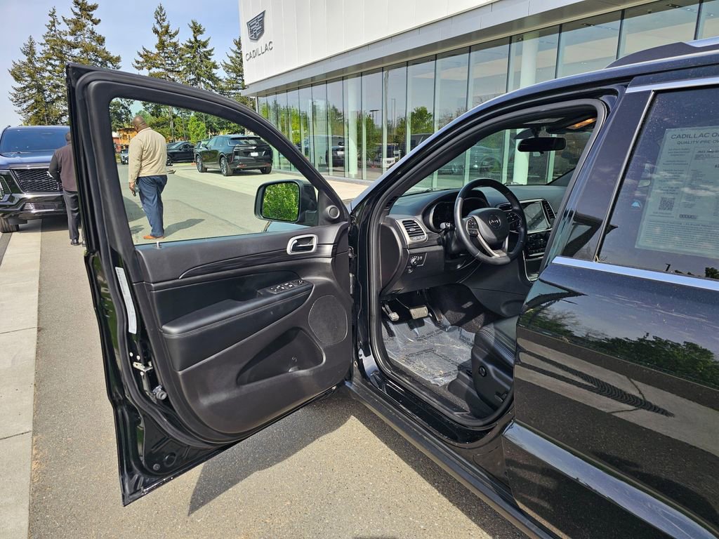 Used 2021 Jeep Grand Cherokee Laredo X AWD/4WD image 18