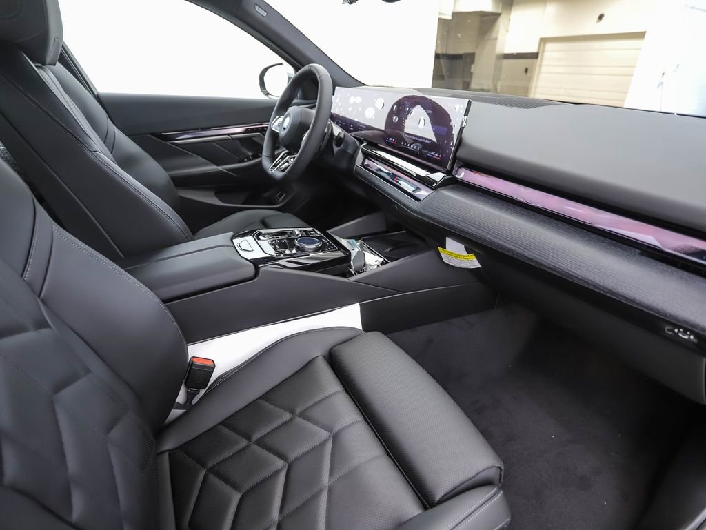 New 2026 BMW 550e xDrive image 30