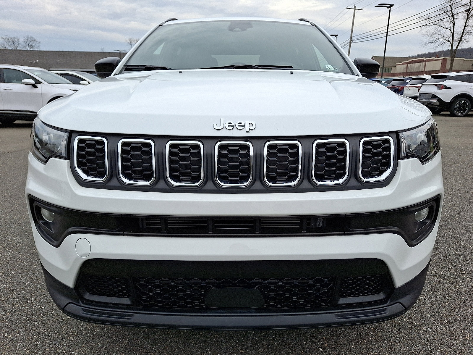 Used 2024 Jeep Compass Latitude image 2