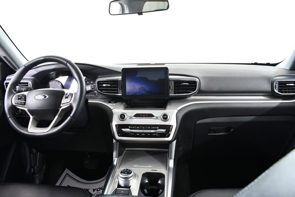 Used 2022 Ford Explorer XLT w/ Equipment Group 202A image 7