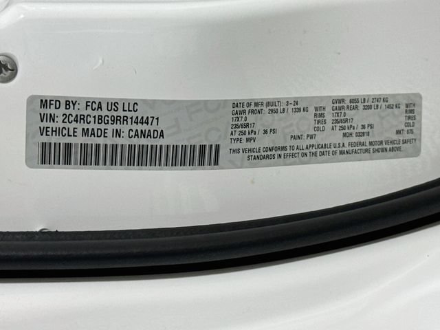 Used 2024 Chrysler Pacifica Touring-L FWD image 32