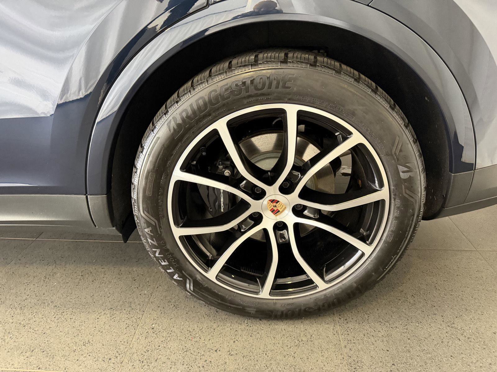 Certified 2025 Porsche Cayenne E-Hybrid image 11