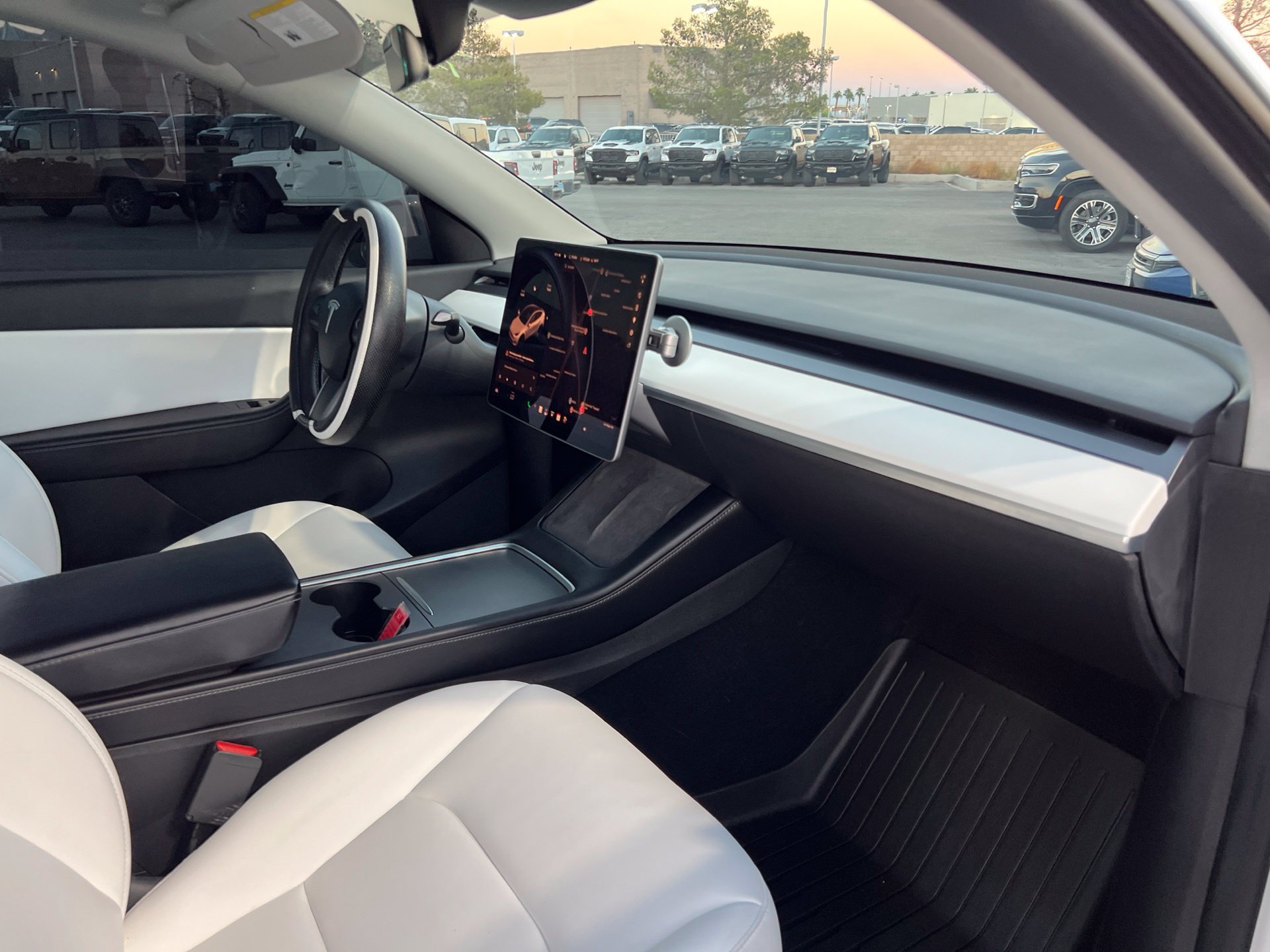 Used 2021 Tesla Model Y Long Range AWD/4WD image 23