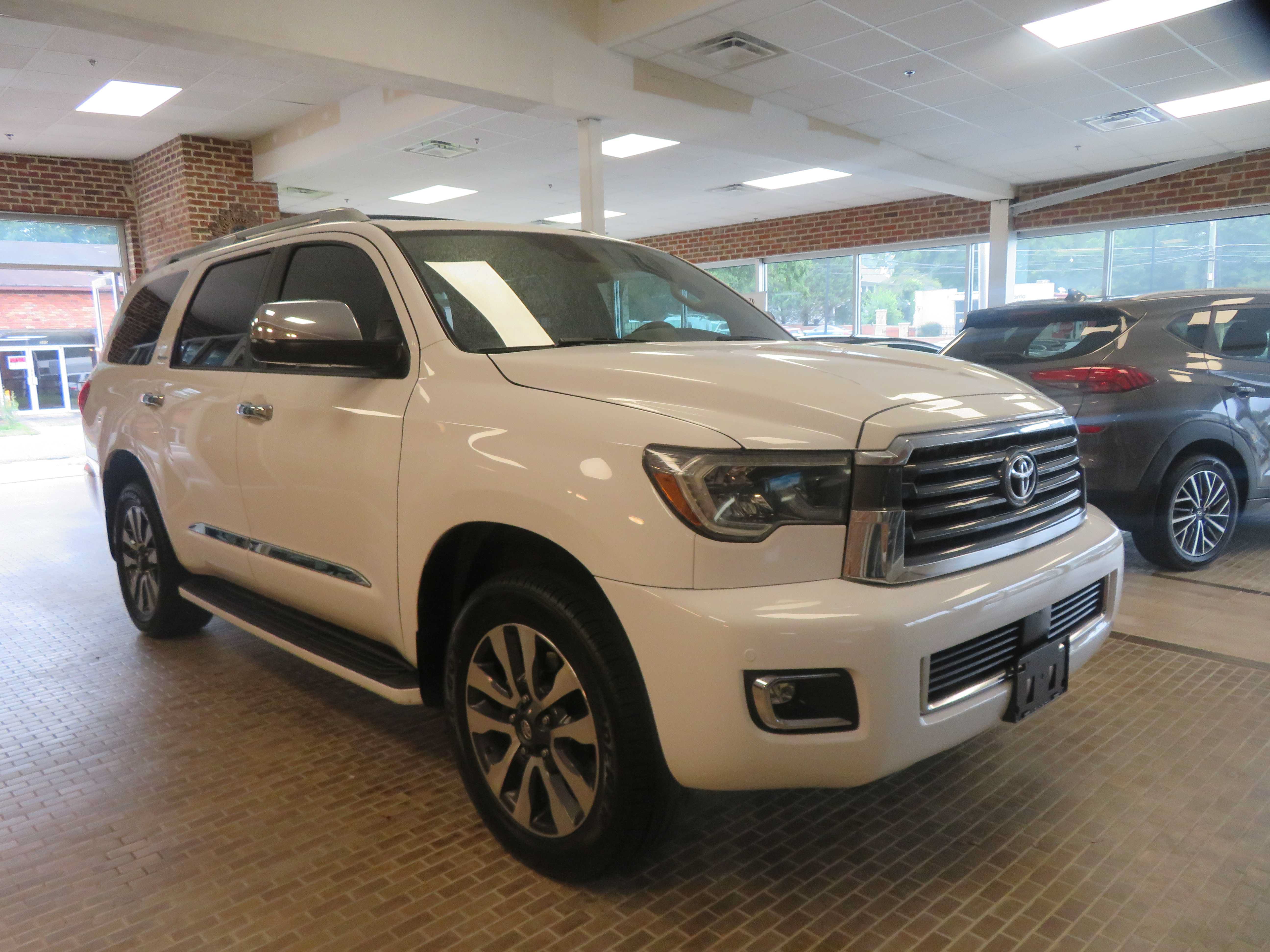 Used 2018 Toyota Sequoia Limited w/ Safety & Convenience Package AWD/4WD image 3