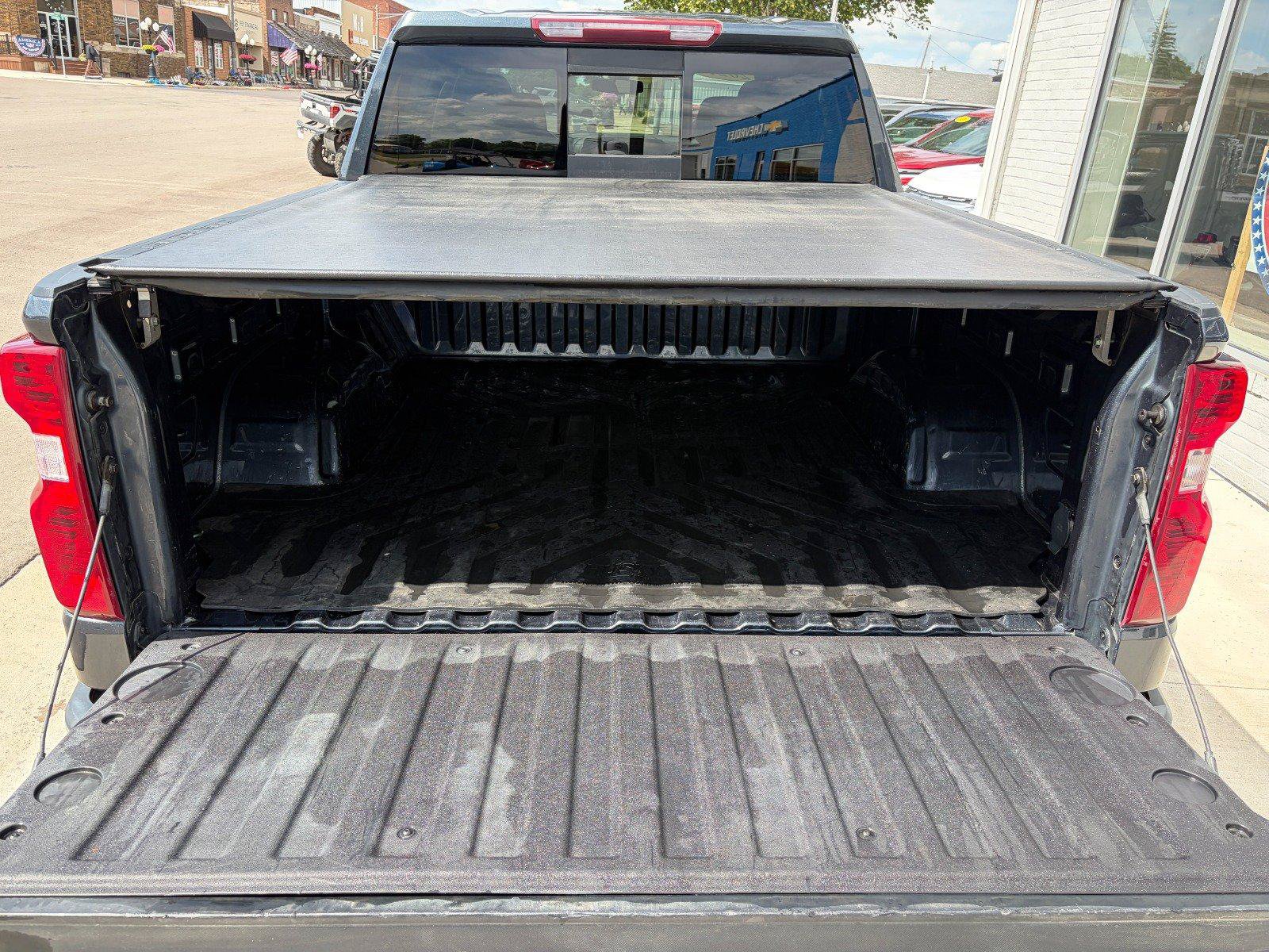 Used 2021 Chevrolet Silverado 1500 LT w/ Z71 Off-Road Package AWD/4WD image 19