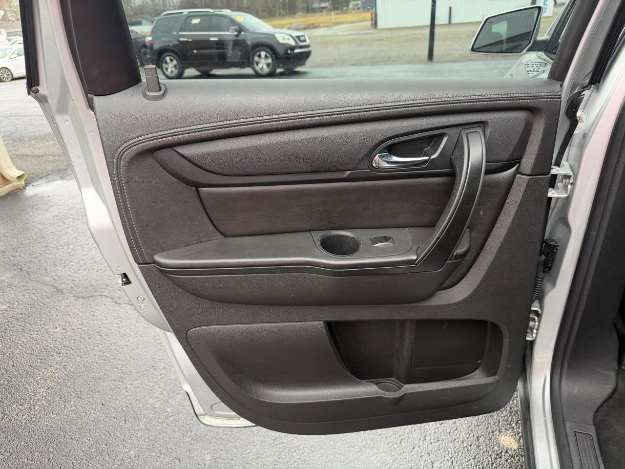 Used 2017 Chevrolet Traverse LT w/ Style and Technology Package image 16