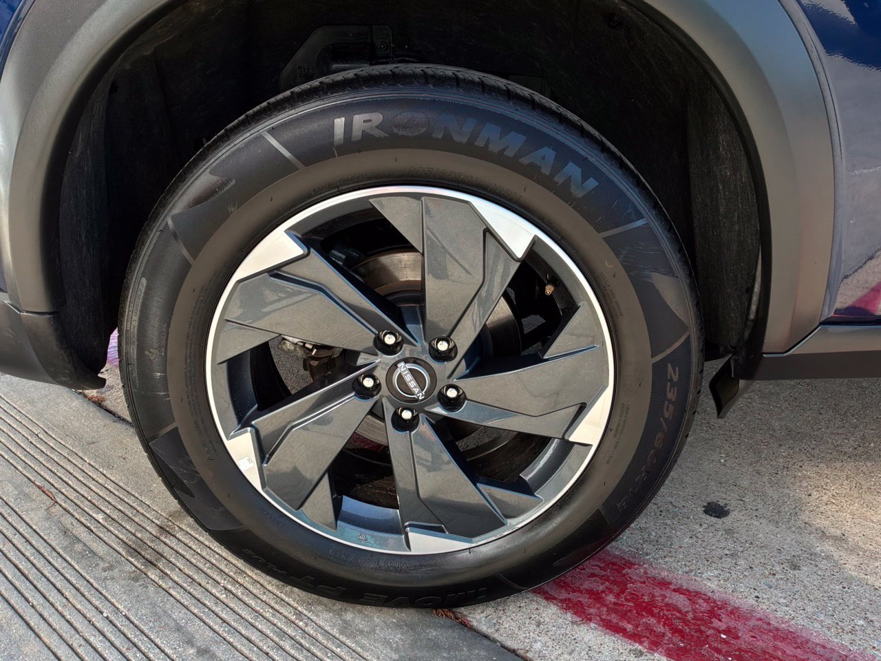 Used 2025 Nissan Rogue SV AWD/4WD image 9