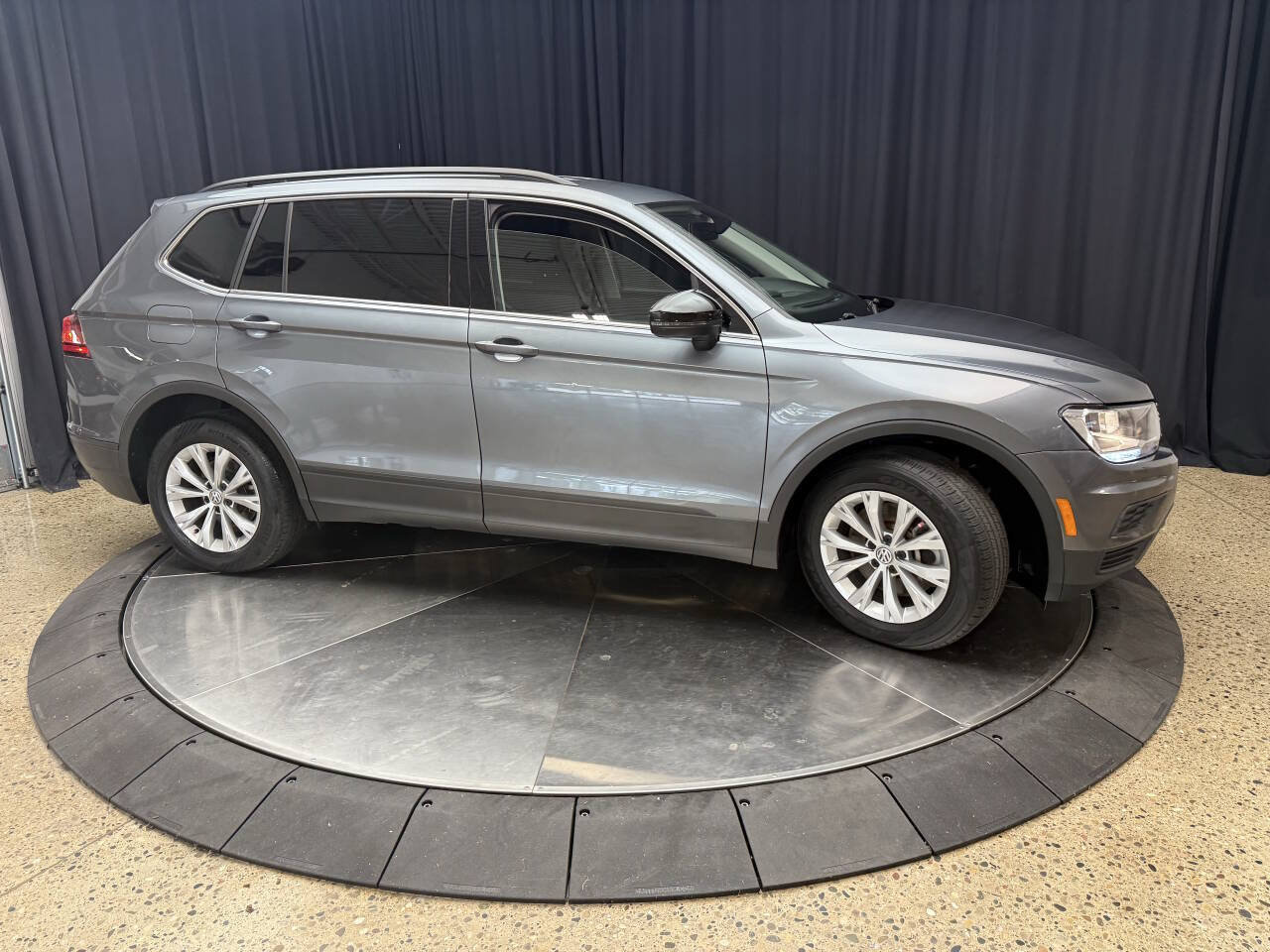 Used 2019 Volkswagen Tiguan SE w/ 3rd Row Seat Package AWD/4WD image 9