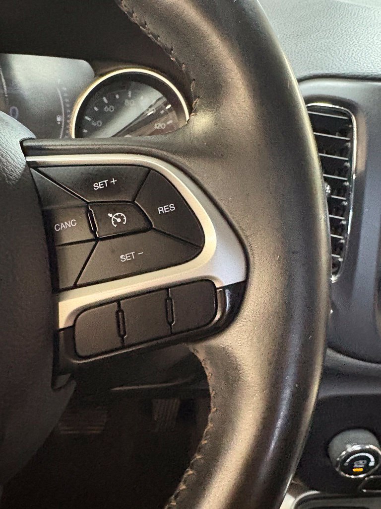 Used 2018 Jeep Compass Latitude AWD/4WD image 24