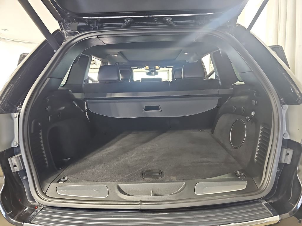 Used 2018 Jeep Grand Cherokee Overland image 15