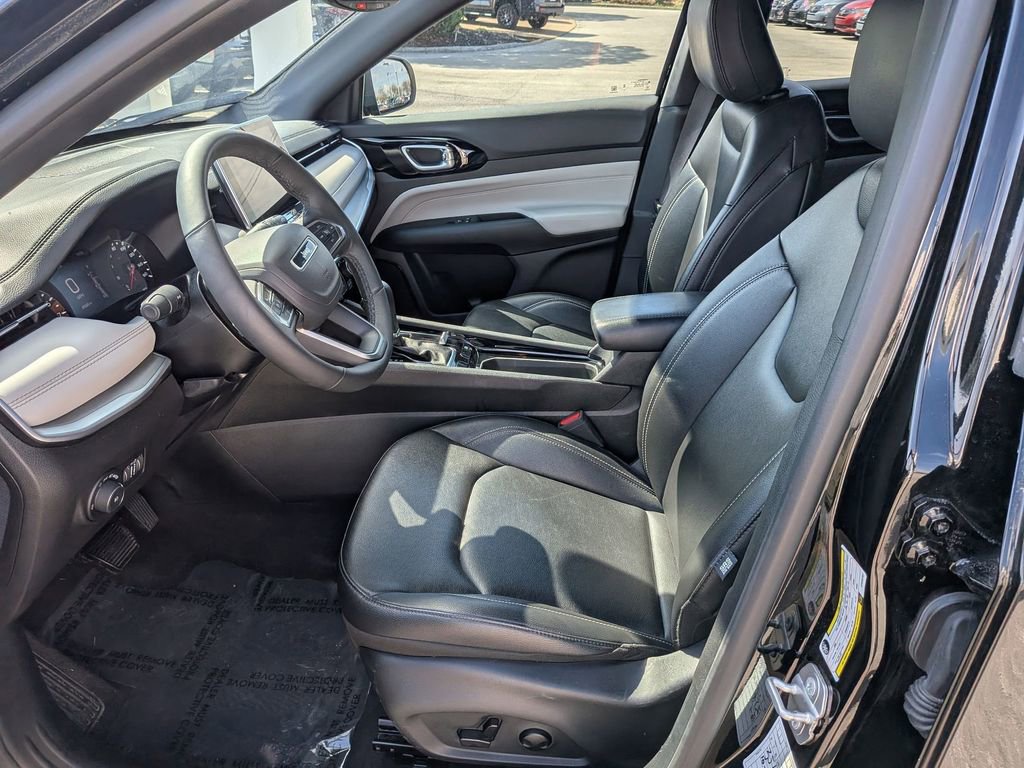 Used 2025 Jeep Compass Limited image 22