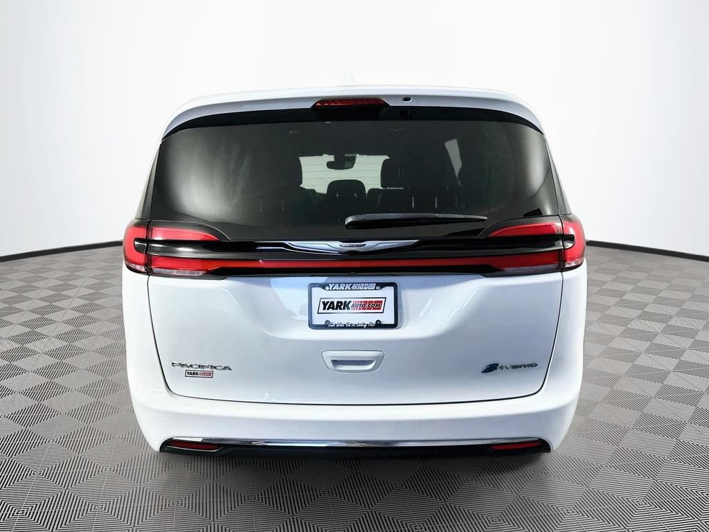 Certified 2022 Chrysler Pacifica Touring-L FWD image 9