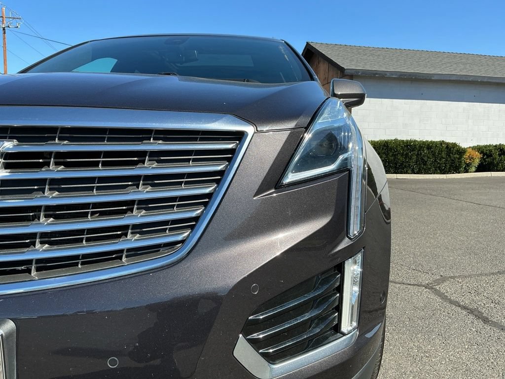 Used 2017 Cadillac XT5 Platinum w/ Driver Assist Package AWD/4WD image 3