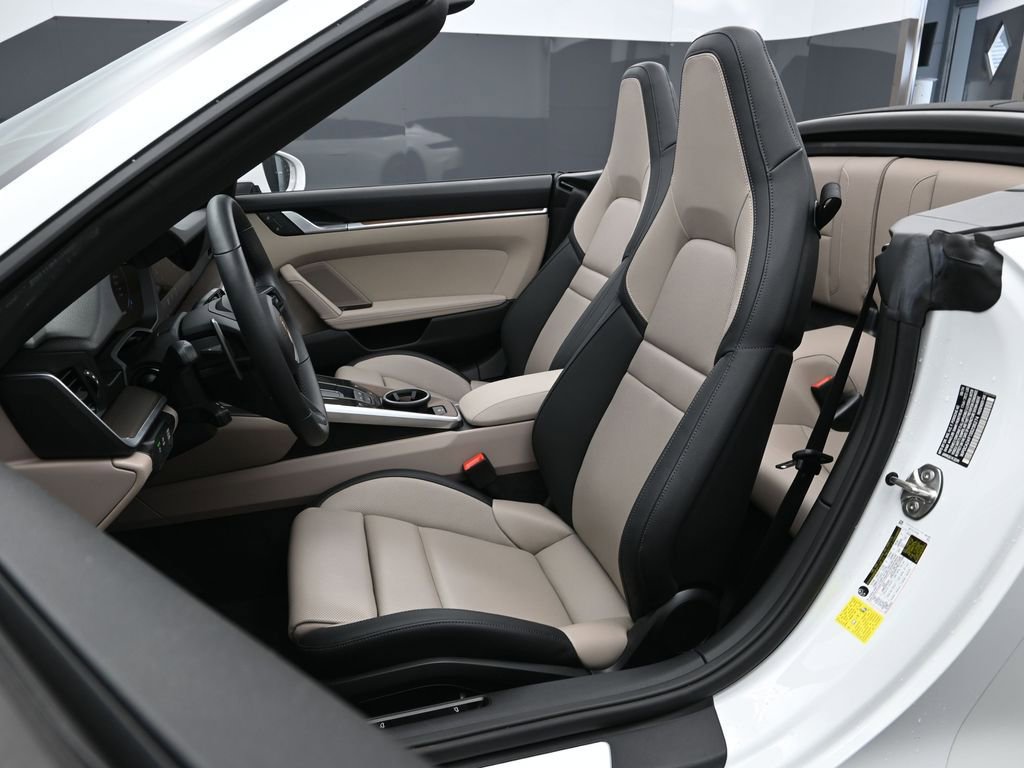 Certified 2025 Porsche 911 Carrera image 5