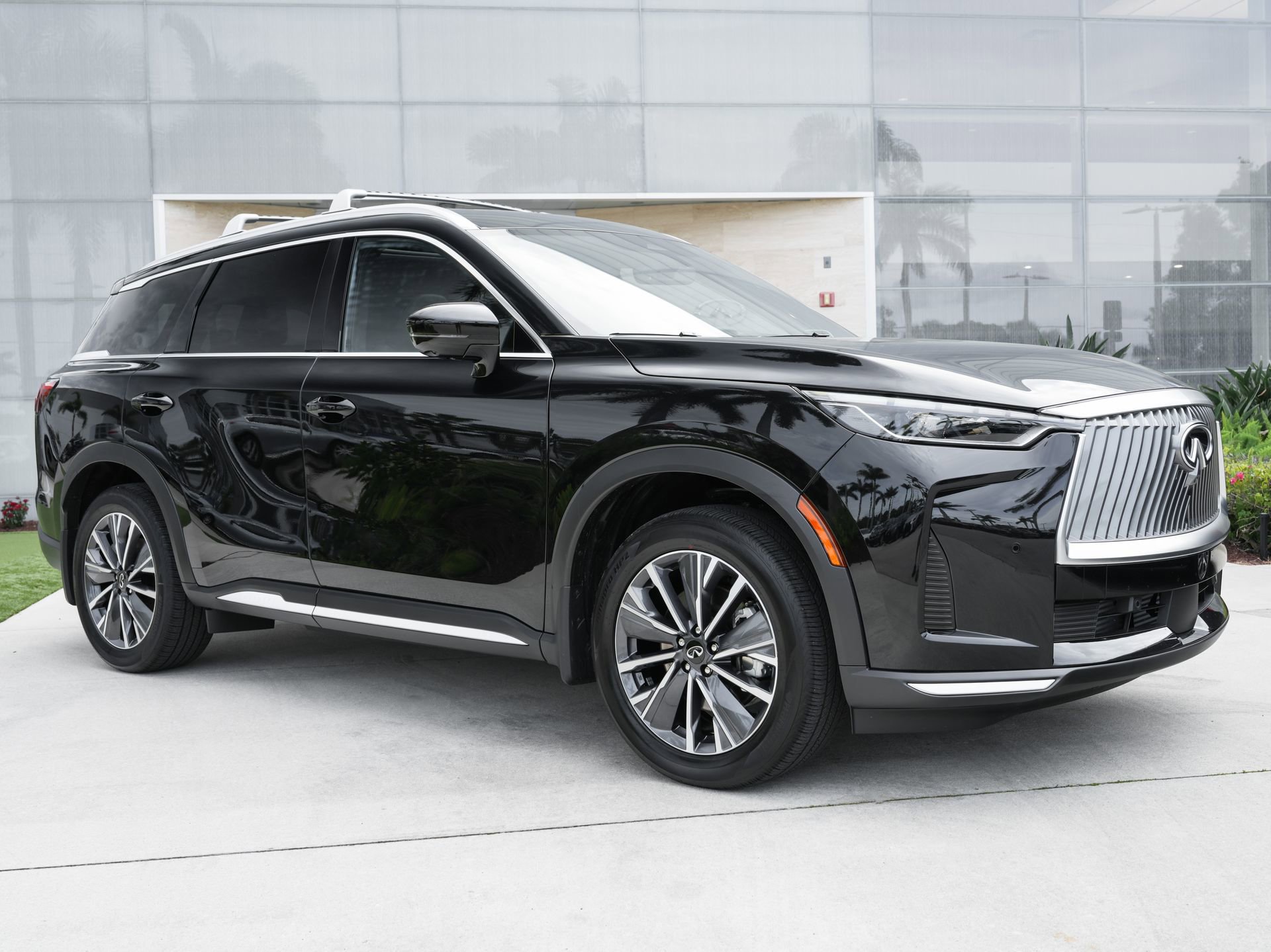 Certified 2026 INFINITI QX60 Luxe w/ Family Package FWD image 2