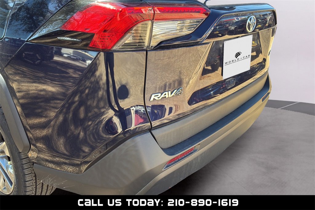Used 2022 Toyota RAV4 XLE Premium image 40