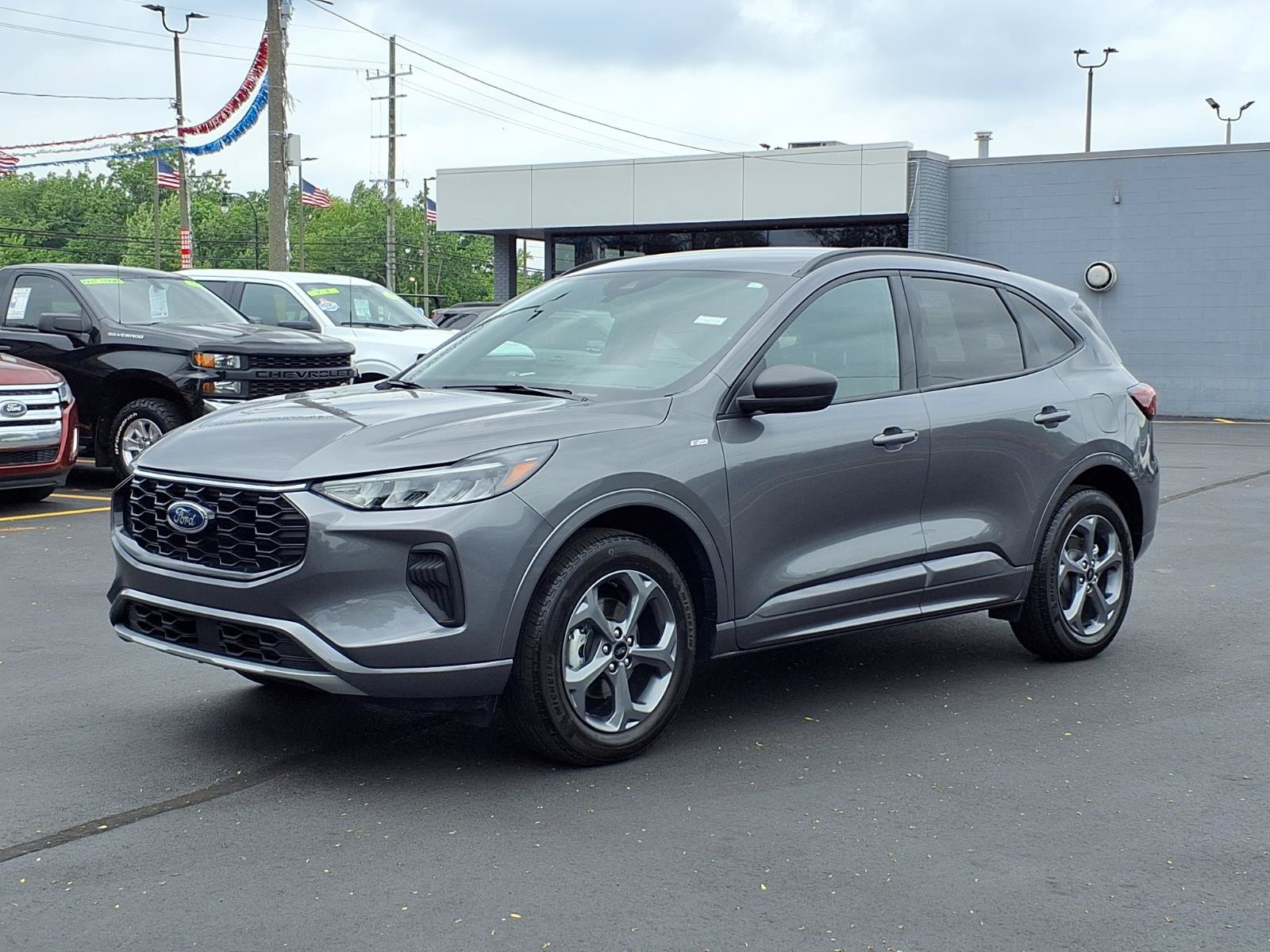 Used 2024 Ford Escape ST-Line w/ Tech Pack #1 AWD/4WD image 1