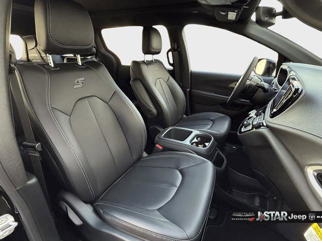 New 2026 Chrysler Pacifica Select image 13