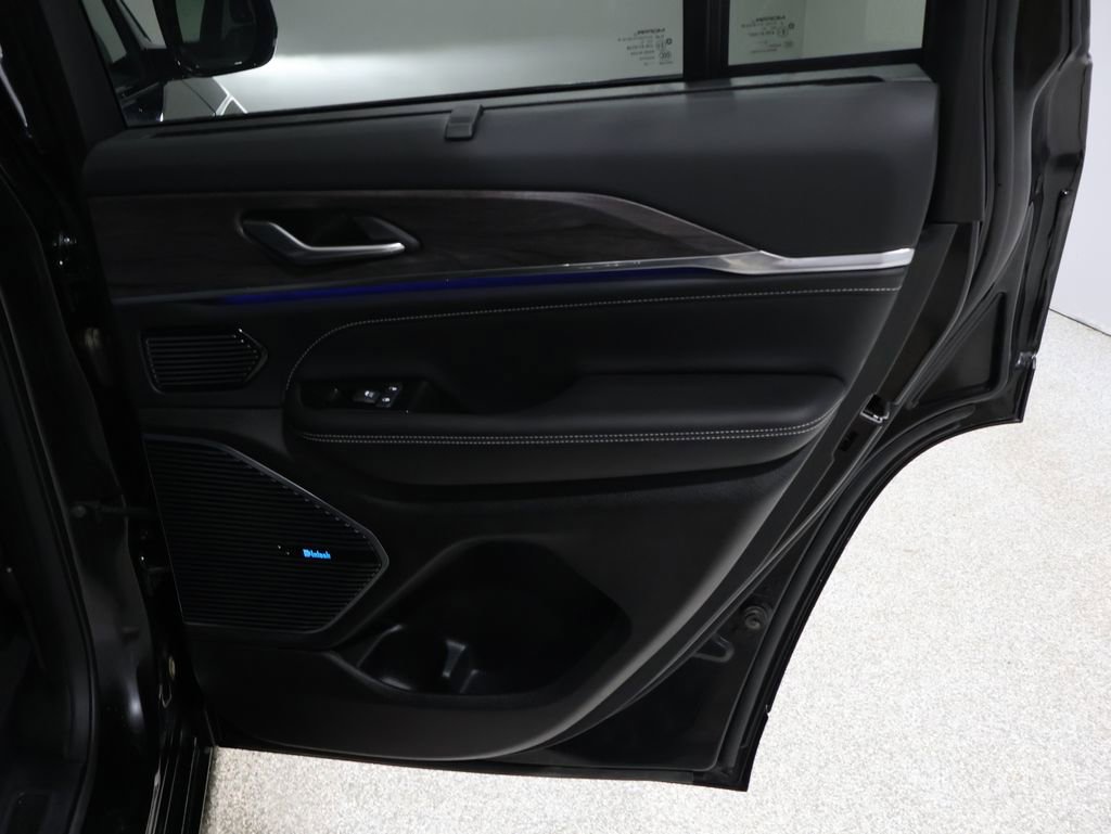 Certified 2022 Jeep Grand Cherokee Overland w/ Luxury Tech Group IV image 22