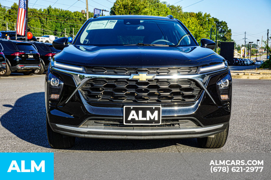 Used 2025 Chevrolet Trax LT FWD image 9