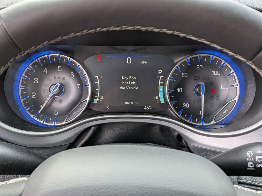 Used 2023 Chrysler Pacifica Touring-L w/ S Appearance Package image 21