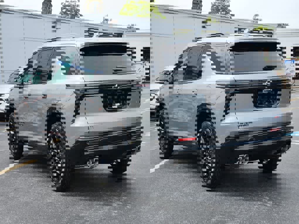 New 2026 Chevrolet Traverse RS w/ LPO, Floor Liner Package image 4