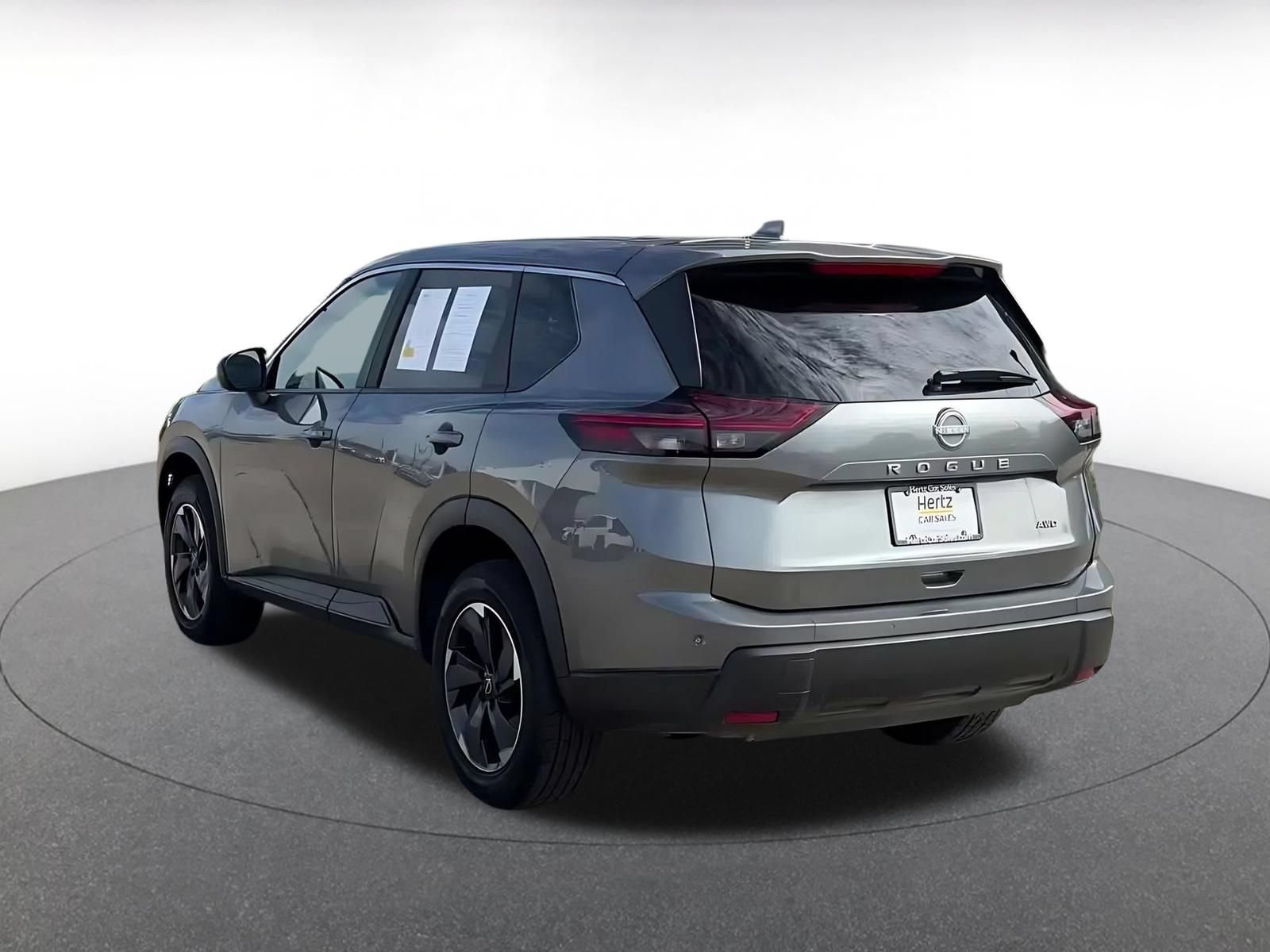 Used 2025 Nissan Rogue SV AWD/4WD image 9