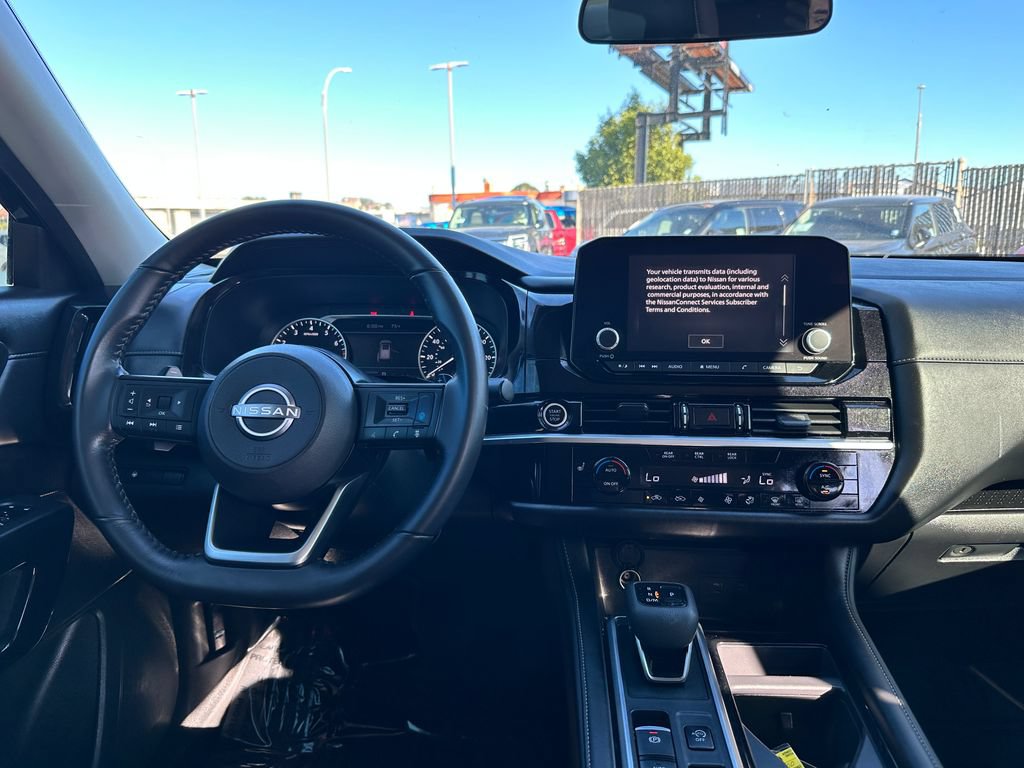 Used 2024 Nissan Pathfinder SV FWD image 11
