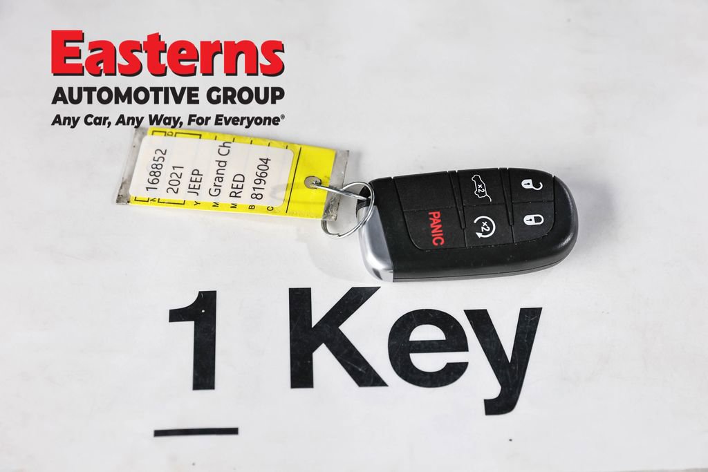 Used 2021 Jeep Grand Cherokee Laredo w/ Security & Convenience Group image 25