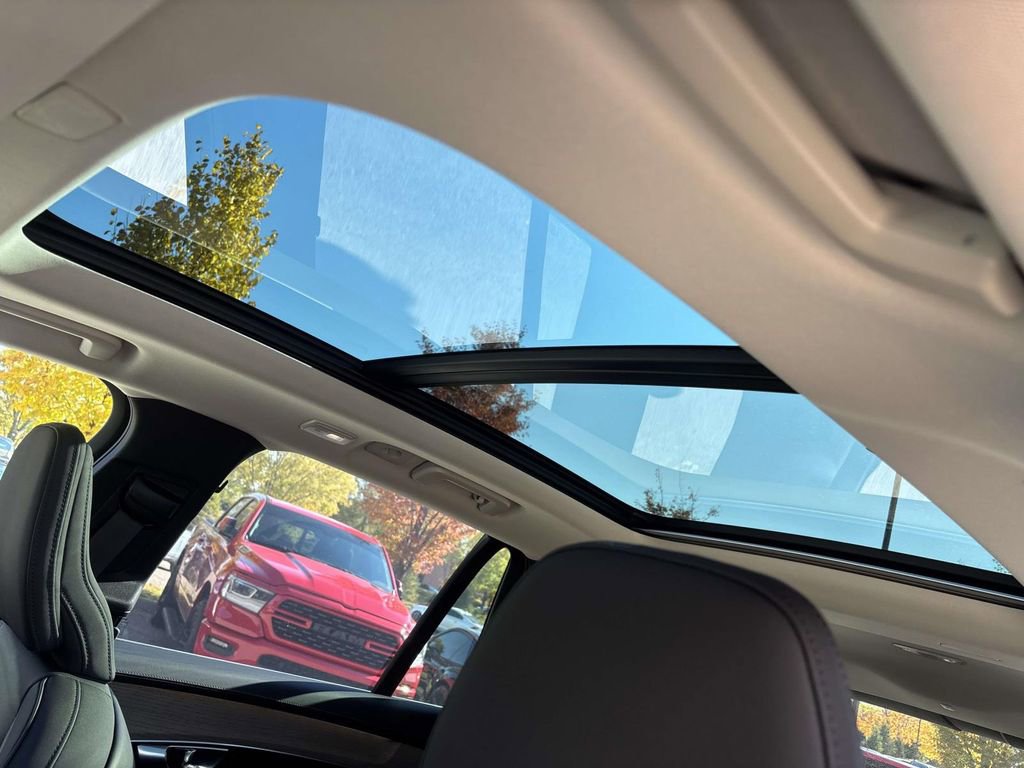 New 2026 Volvo XC90 B6 Plus w/ Protection Package Premier image 25