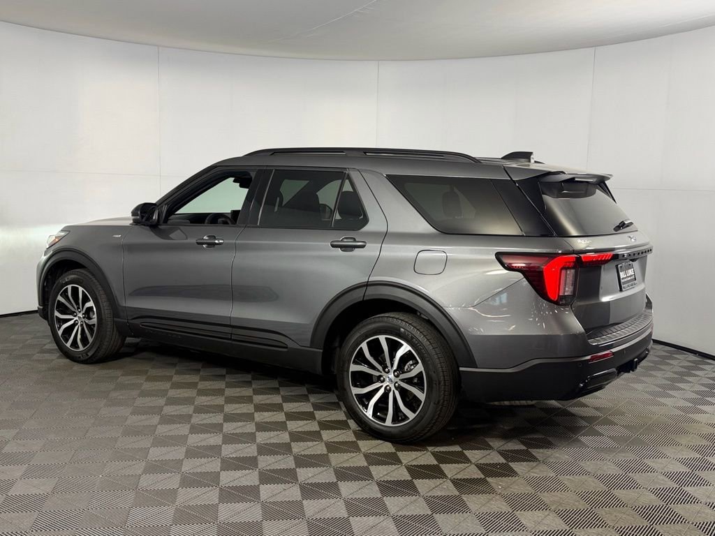 Used 2025 Ford Explorer ST-Line AWD/4WD image 7