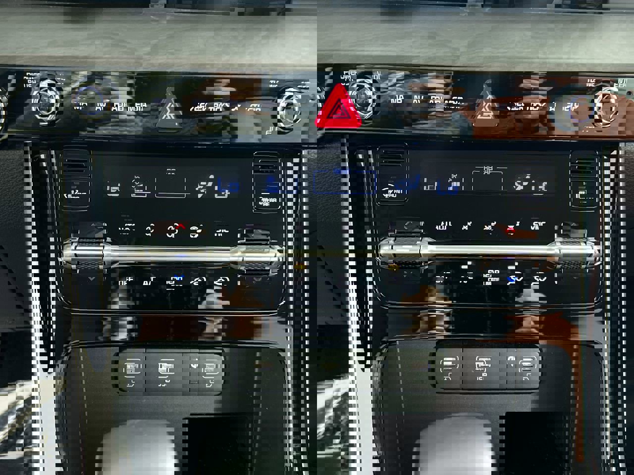 Used 2024 Kia Carnival SX Prestige image 24