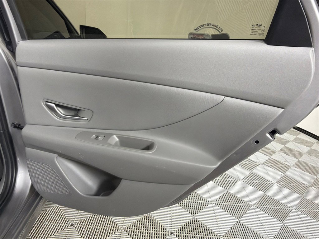 Used 2024 Hyundai Elantra SEL w/ Convenience Package image 17