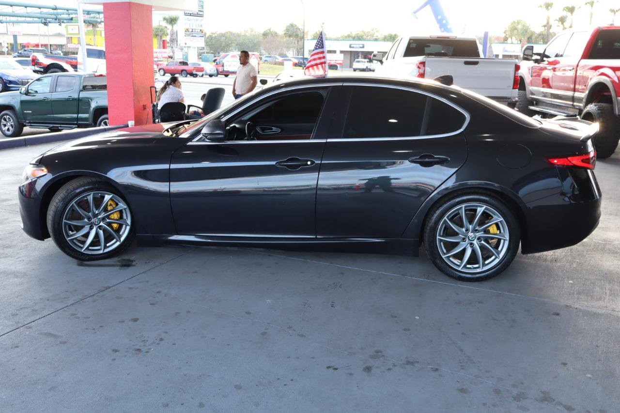 Used 2017 Alfa Romeo Giulia RWD image 8