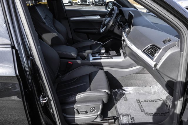 Used 2024 Audi Q5 2.0T Premium w/ Summer of Audi Package image 25