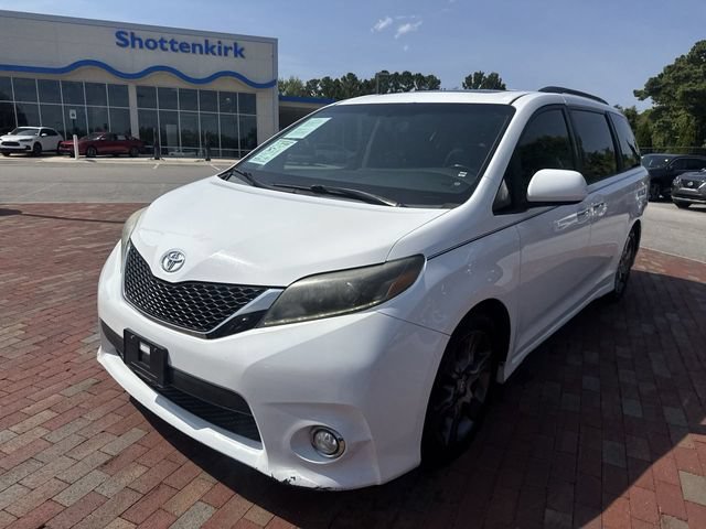Used 2015 Toyota Sienna SE w/ SE Preferred Package FWD image 32