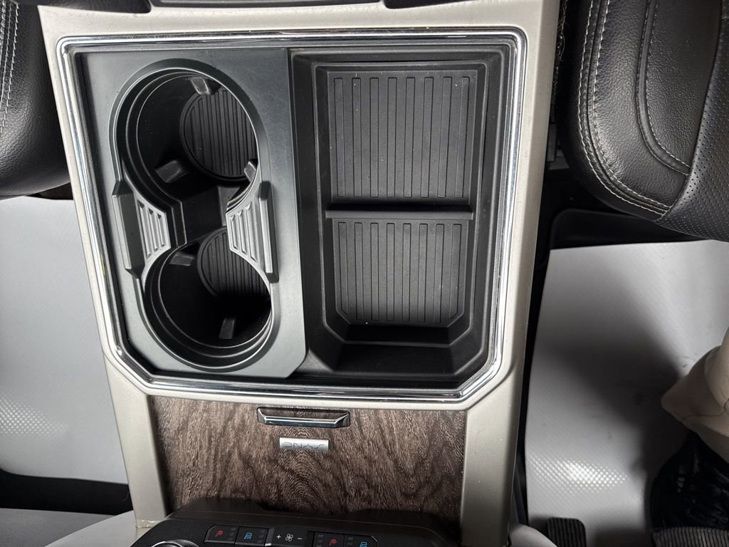 Used 2018 Ford F350 Lariat w/ Chrome Package image 20
