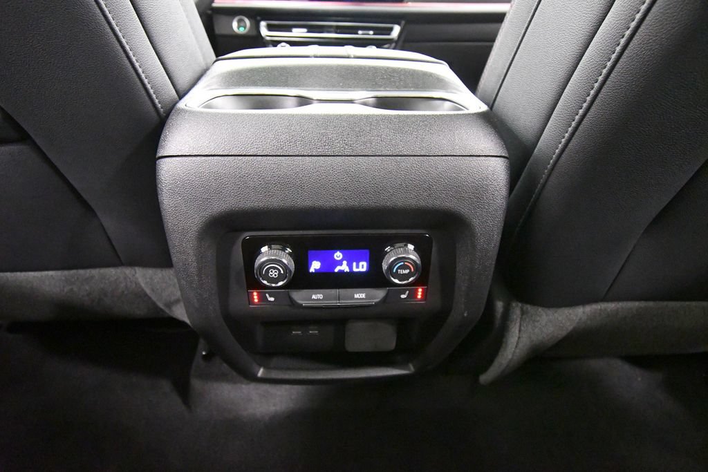 Used 2024 Chevrolet Traverse RS AWD/4WD image 17