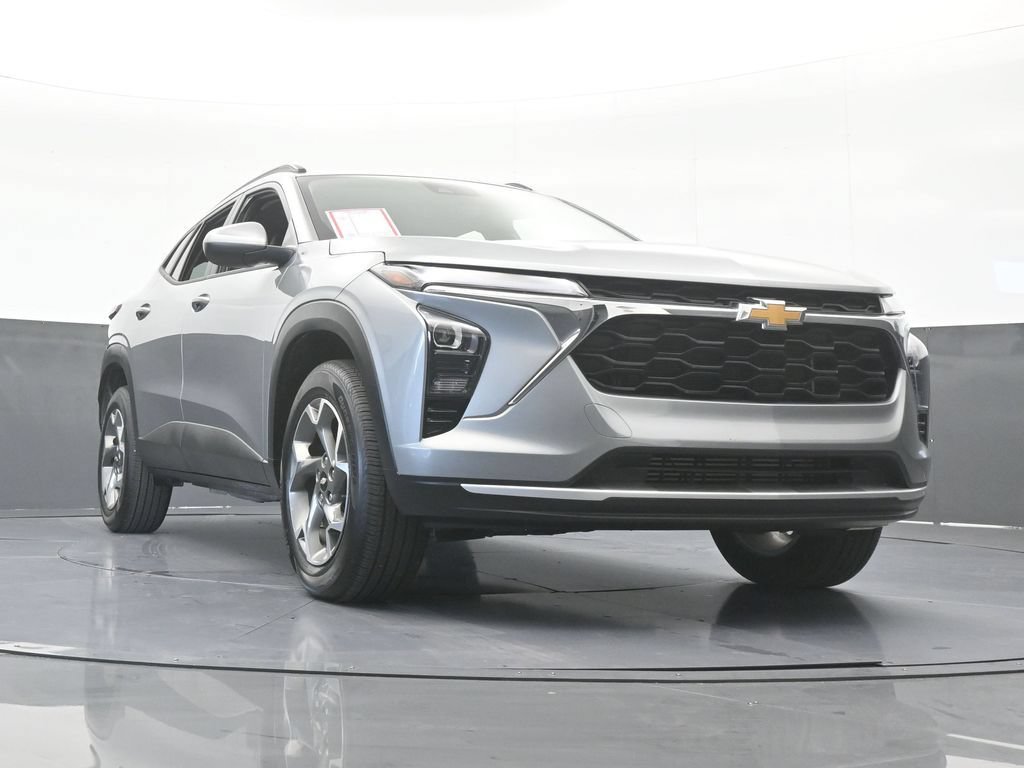 Used 2025 Chevrolet Trax LT w/ Driver Confidence Package FWD image 58