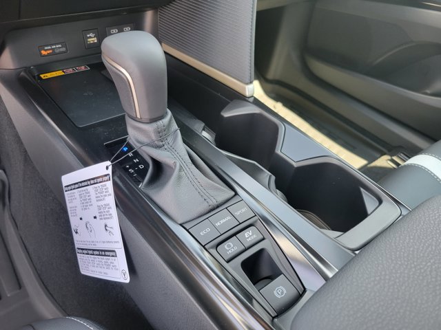 Used 2026 Toyota Camry SE image 7