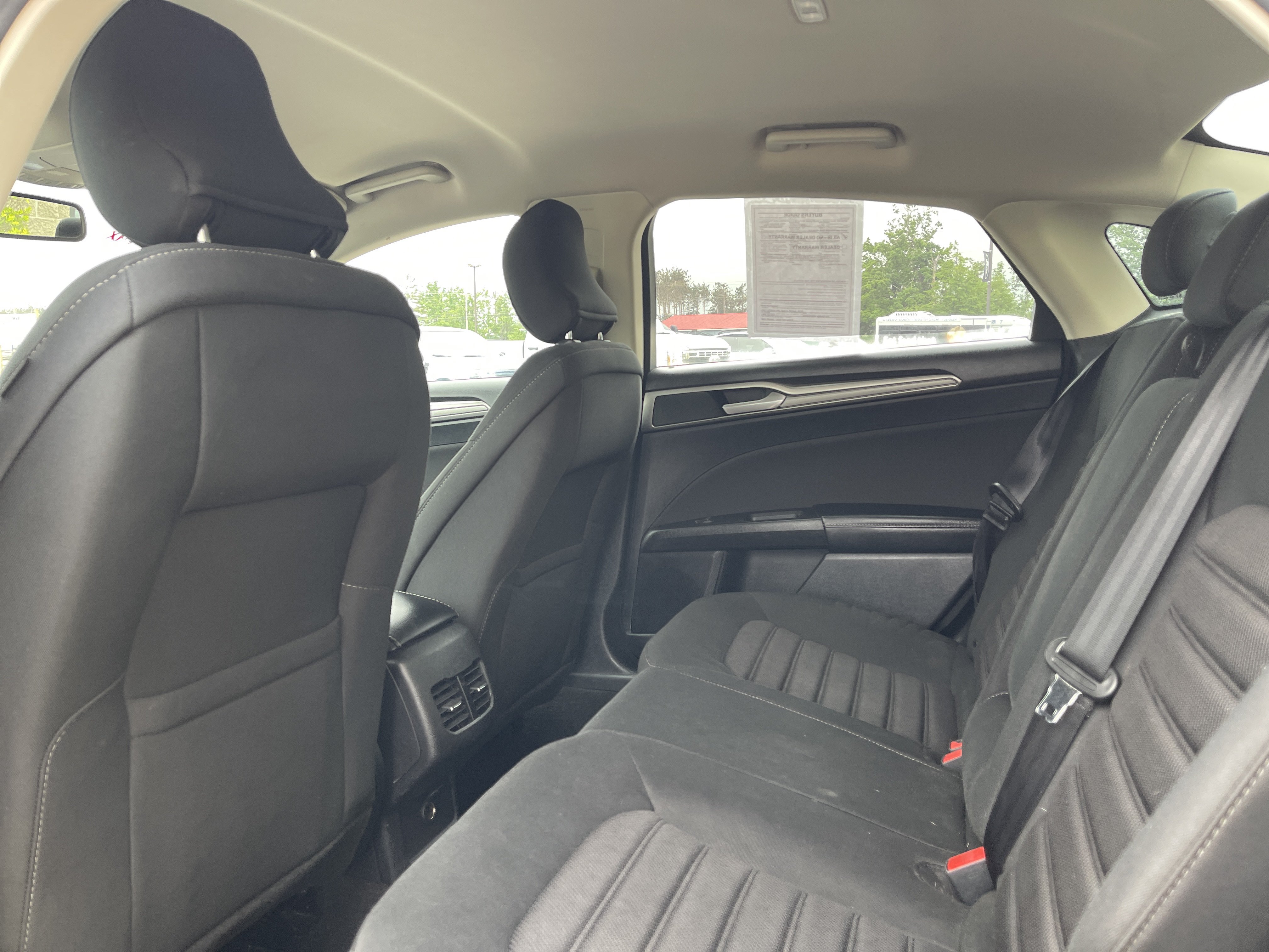 Used 2019 Ford Fusion SE FWD image 11