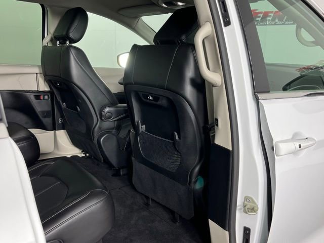 Used 2023 Chrysler Pacifica Touring-L image 31