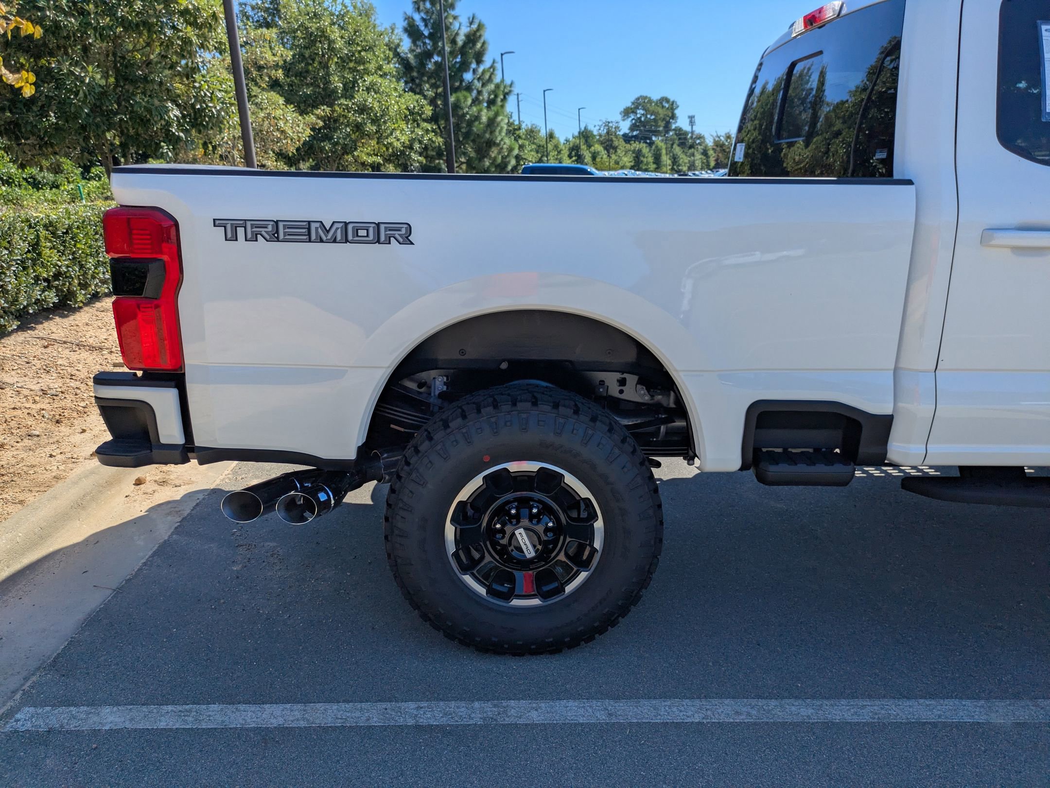 New 2026 Ford F250 Platinum w/ Tremor Off-Road Package image 39