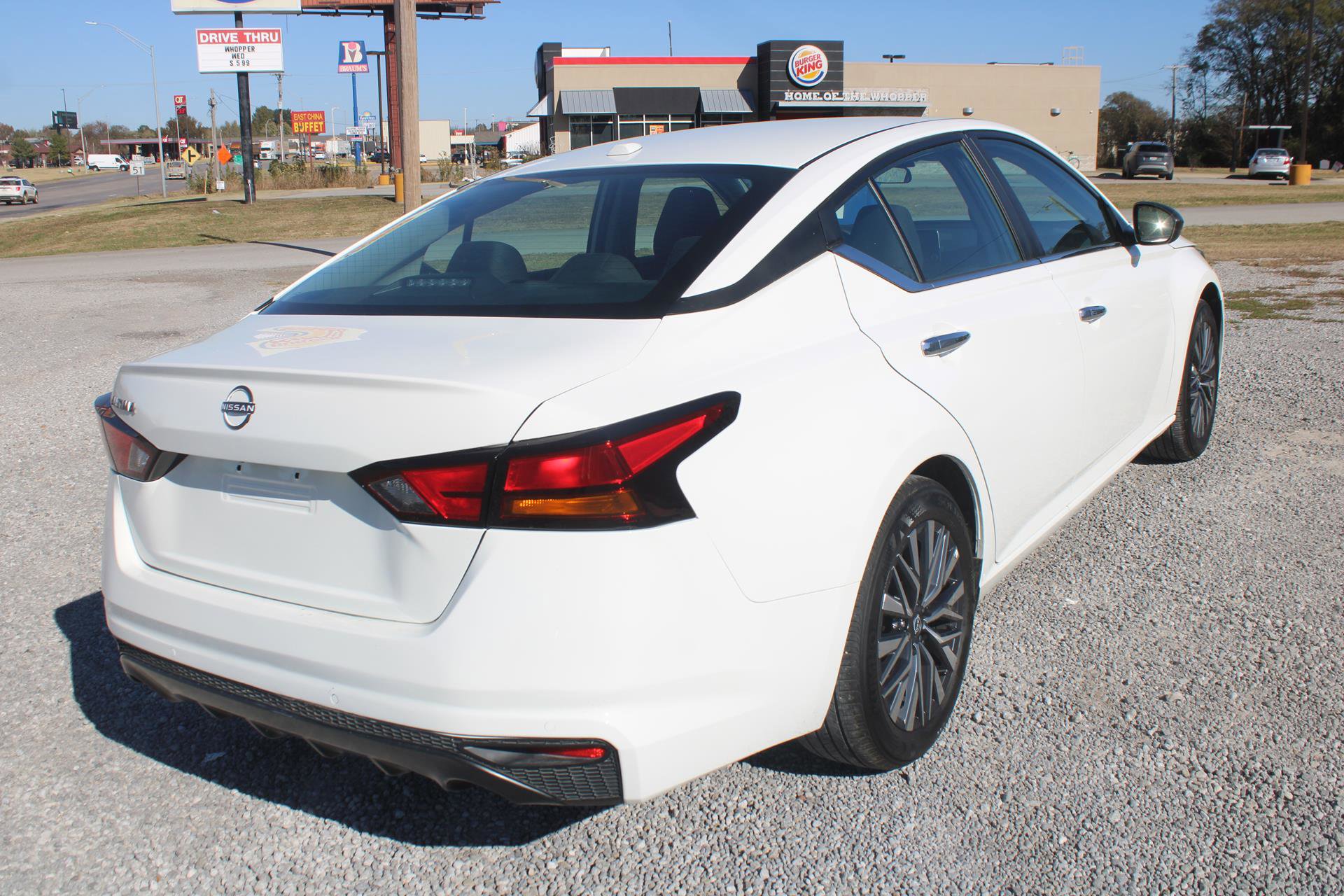 Used 2025 Nissan Altima 2.5 SV image 7