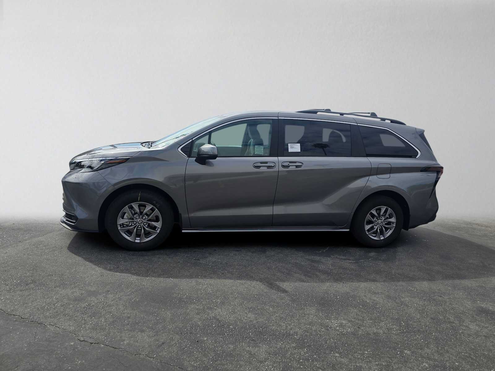 New 2026 Toyota Sienna LE FWD image 6