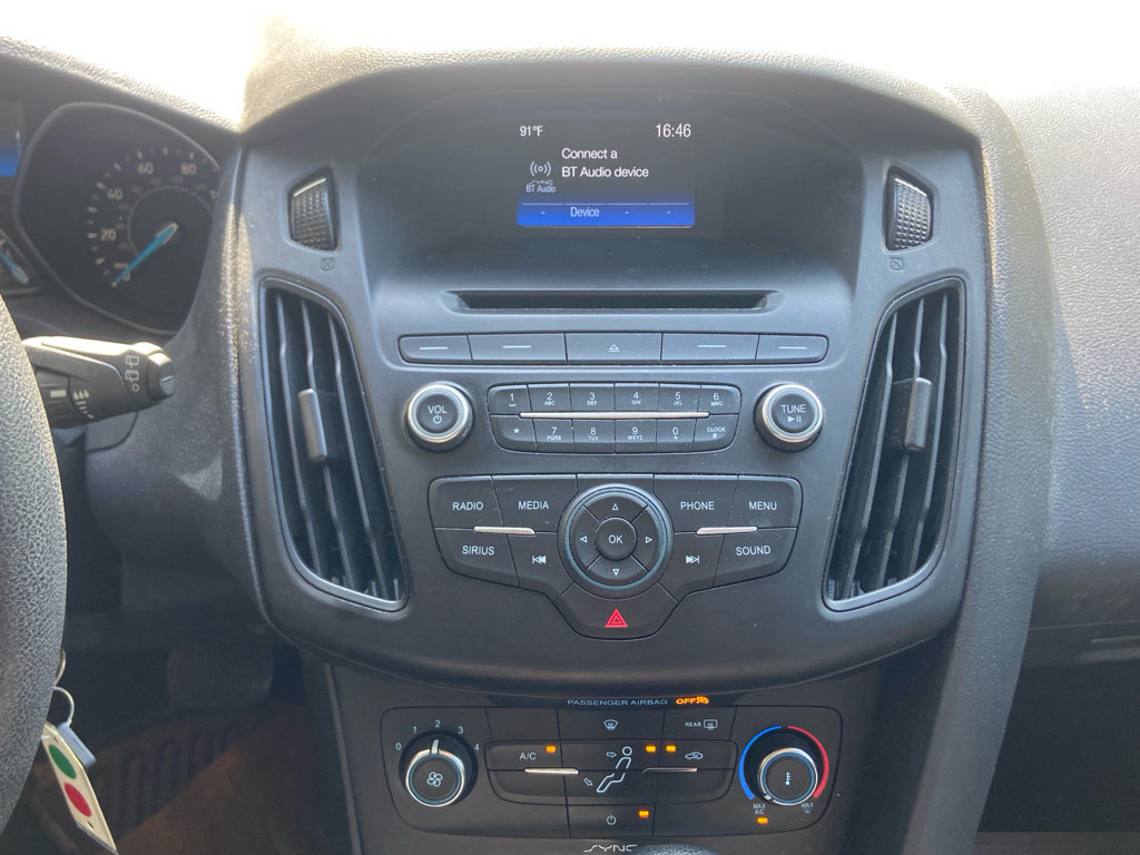 Used 2017 Ford Focus SE FWD image 28