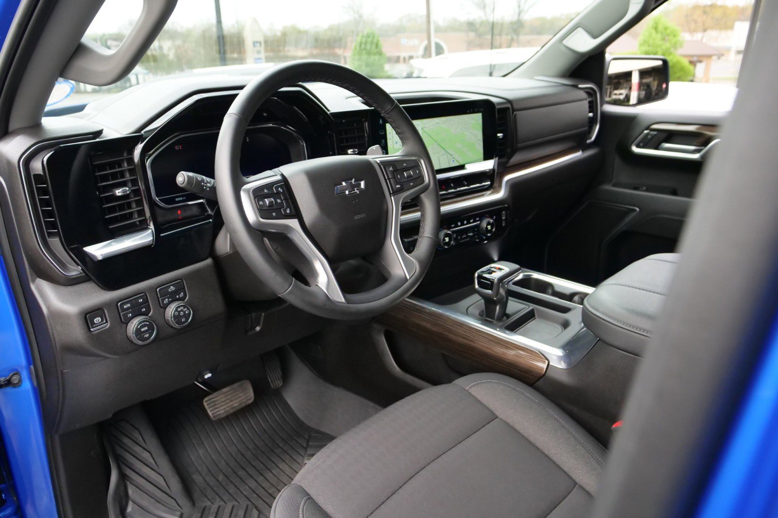 Used 2025 Chevrolet Silverado 1500 RST image 2